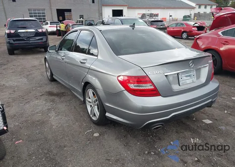 2013 Mercedes-Benz C 300 Sport 4Matic из США, поврежденный, VIN WDDGF8AB1DA755708